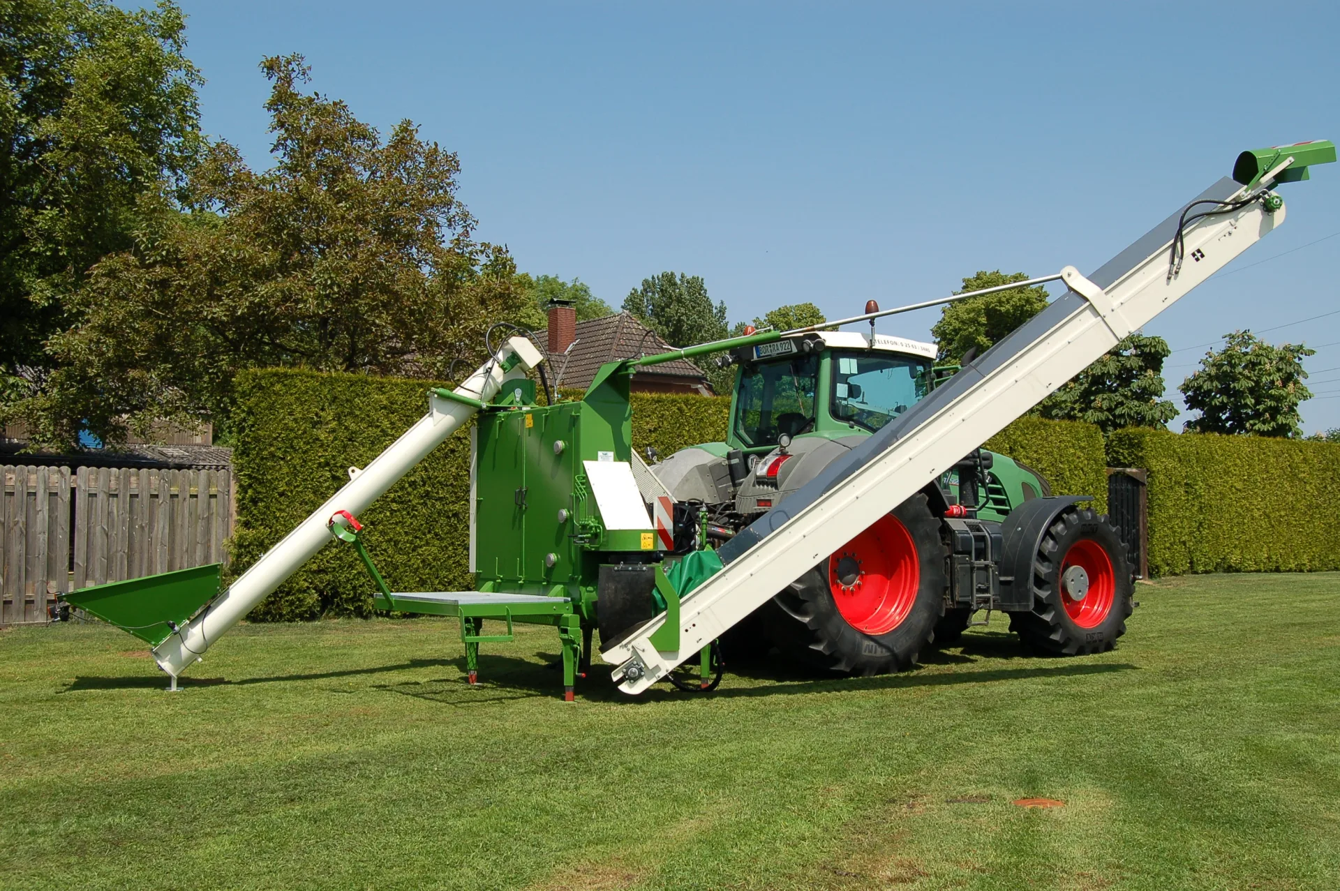 FF7/5 W-ZW Zapfwellenmühle im Feldeinsatz